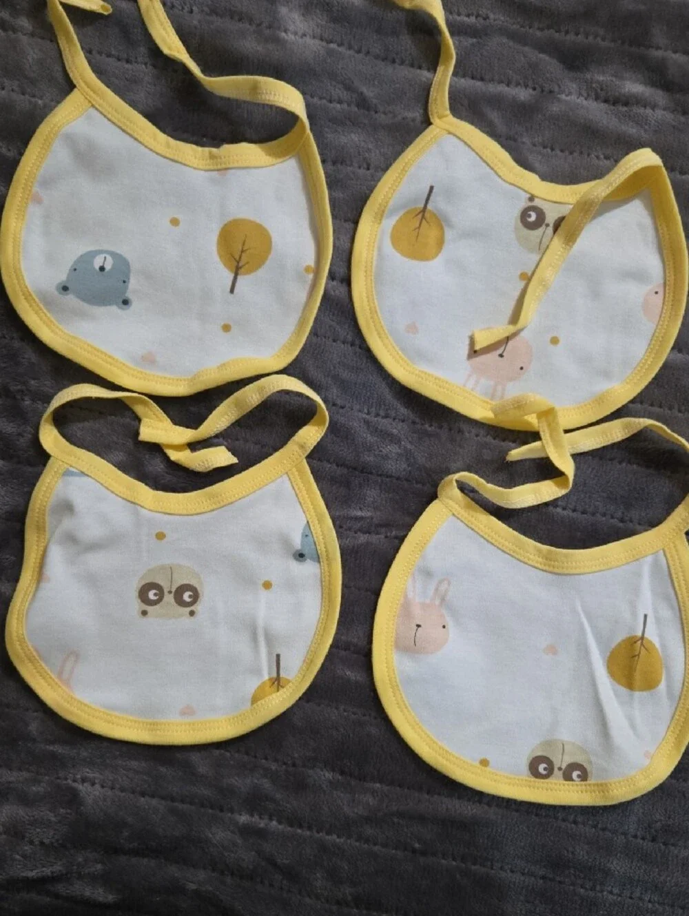 Baby Yellow Bear Print Bibs and Wash Cloth Set Of 6 Each -NWOT